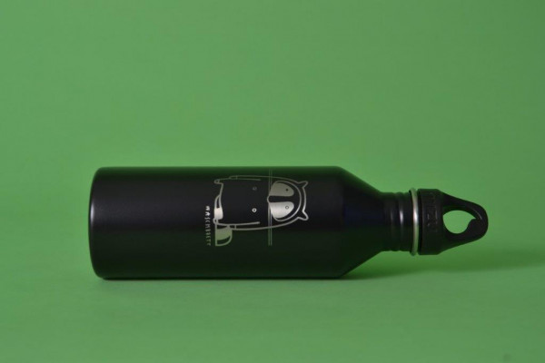 Mizu X Waschbrett Logo M8 Flasche Black